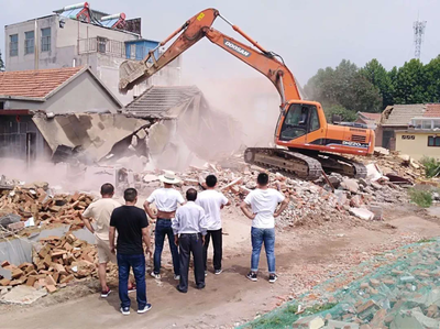 日照区政府广场南片区集中腾空拆除一批建筑物!