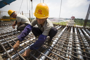 厦门 铁路建设者酷暑施工忙